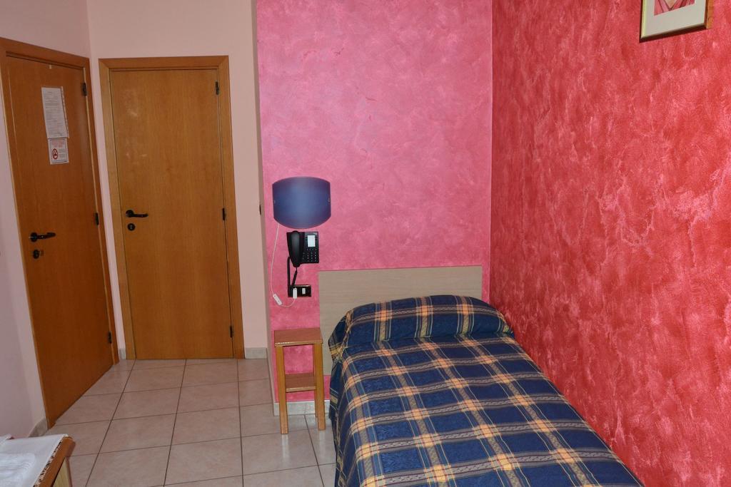 Albergo Ristorante Mancinelli Fossombrone Δωμάτιο φωτογραφία