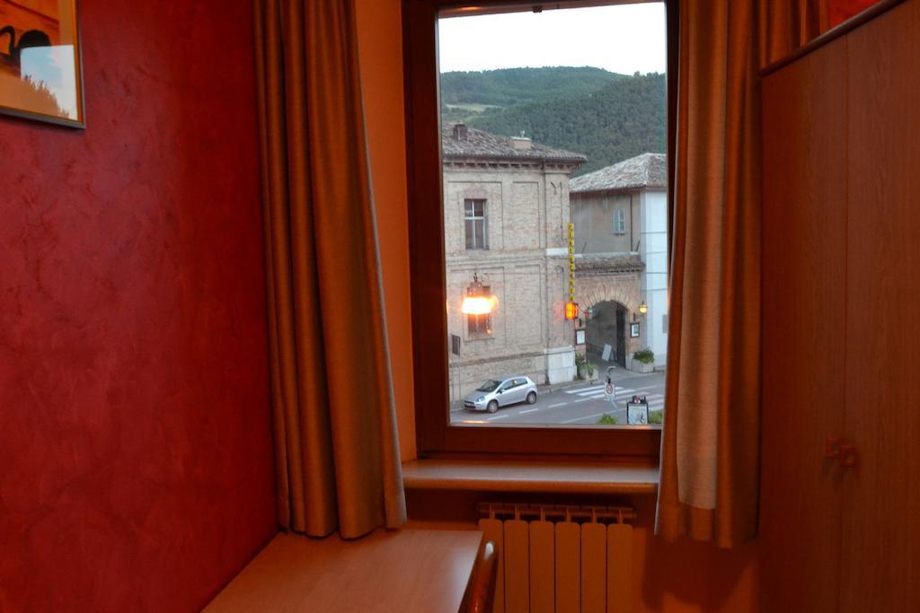 Albergo Ristorante Mancinelli Fossombrone Δωμάτιο φωτογραφία