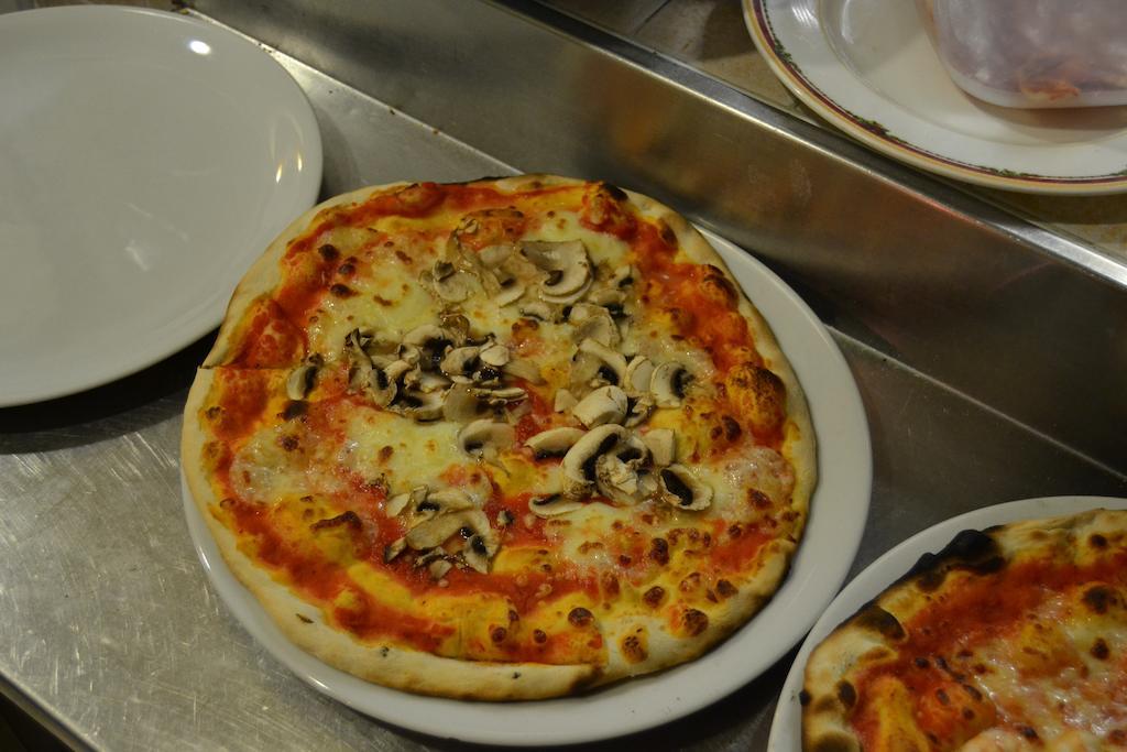 Albergo Ristorante Mancinelli Fossombrone Εξωτερικό φωτογραφία