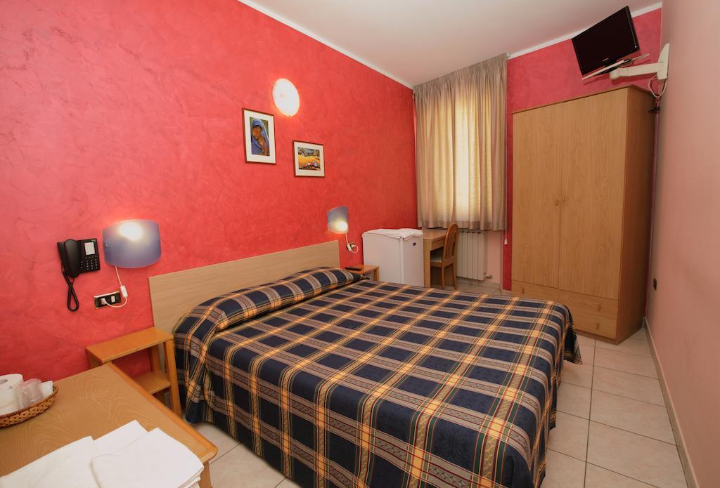 Albergo Ristorante Mancinelli Fossombrone Δωμάτιο φωτογραφία